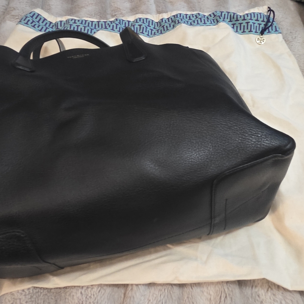 Tory Burch Perry Tote In Black Smooth/ Pebbled Leather. Never Used - Picture 12 of 16
